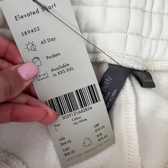 NWT SWEATY BETTY High Waisted Drawstring Sweater Off White Elevated Shorts Sz L - Picture 11 of 11